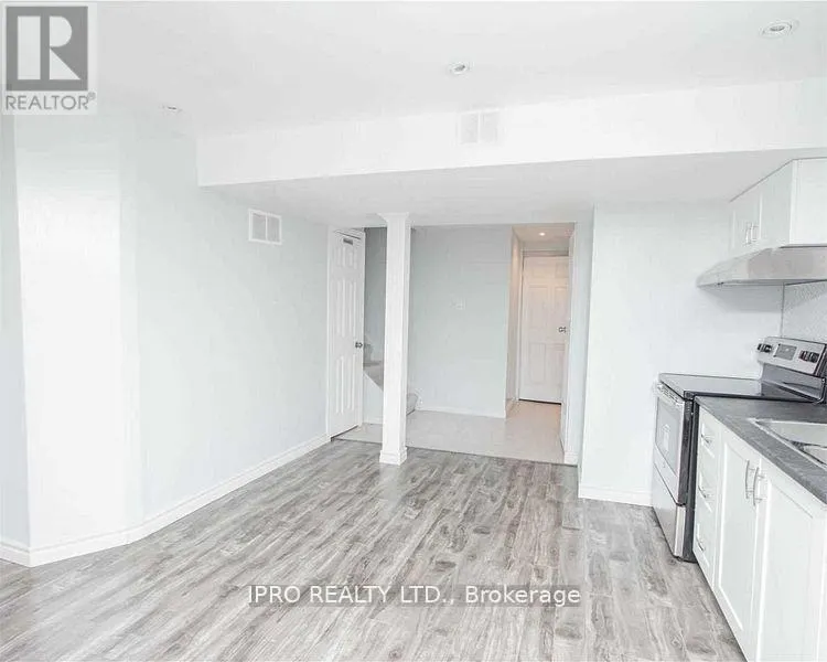 424 JAY CRESCENT