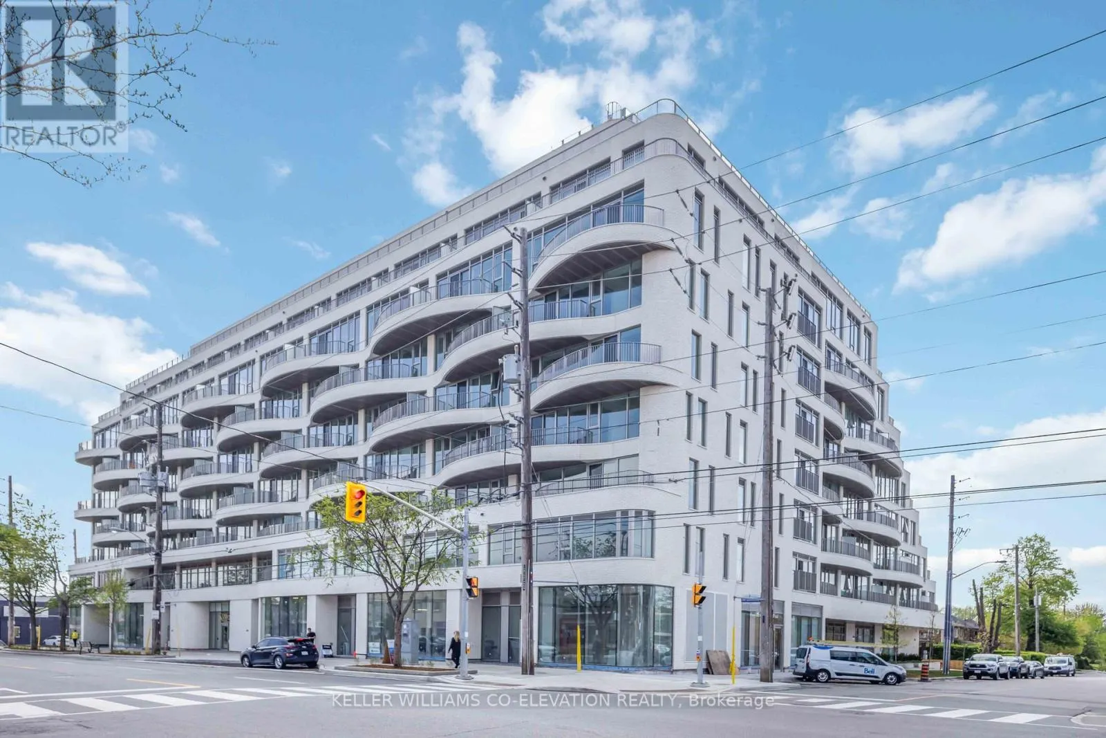 818 - 689 THE QUEENSWAY