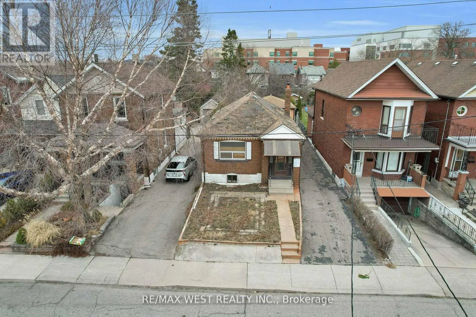 661 BERESFORD AVENUE