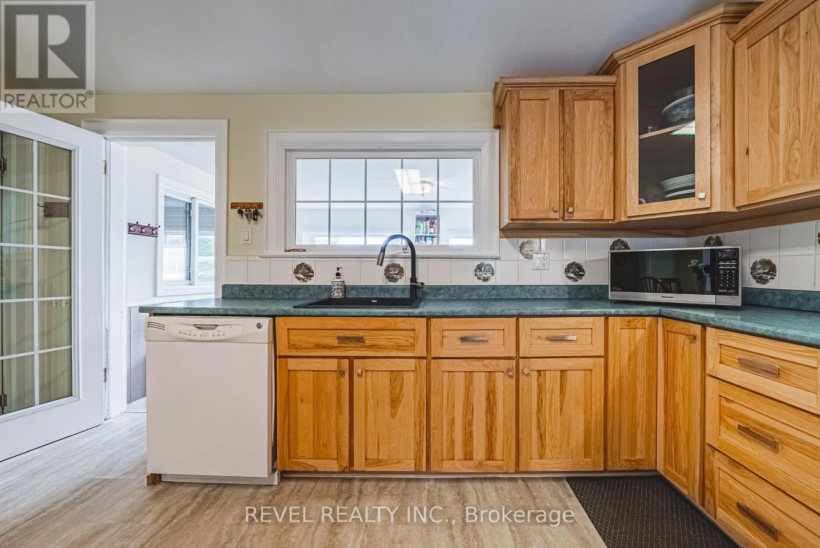 8546 APPLEBY LINE