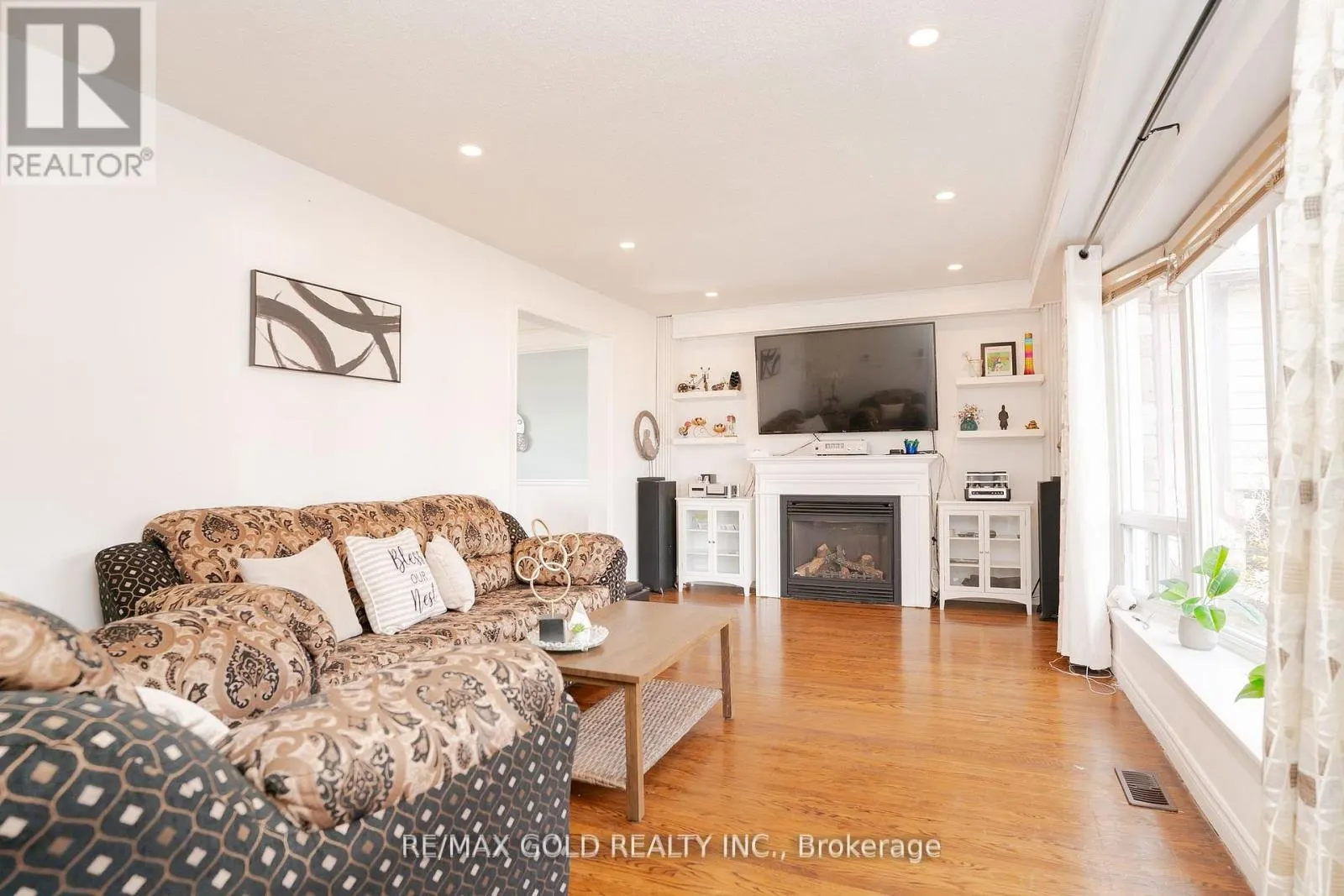 3 CRAWLEY DRIVE