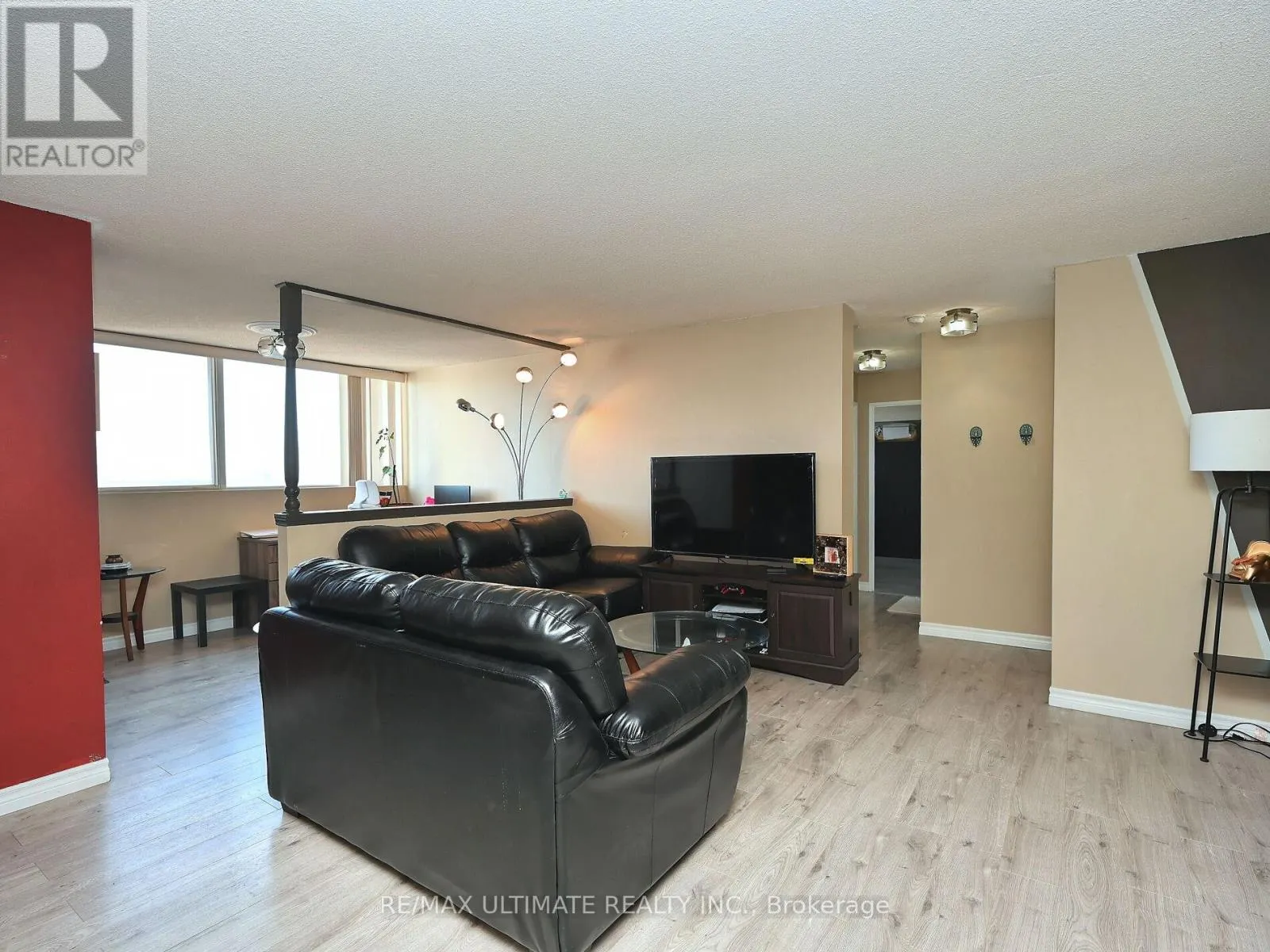 2101 - 3700 KANEFF CRESCENT