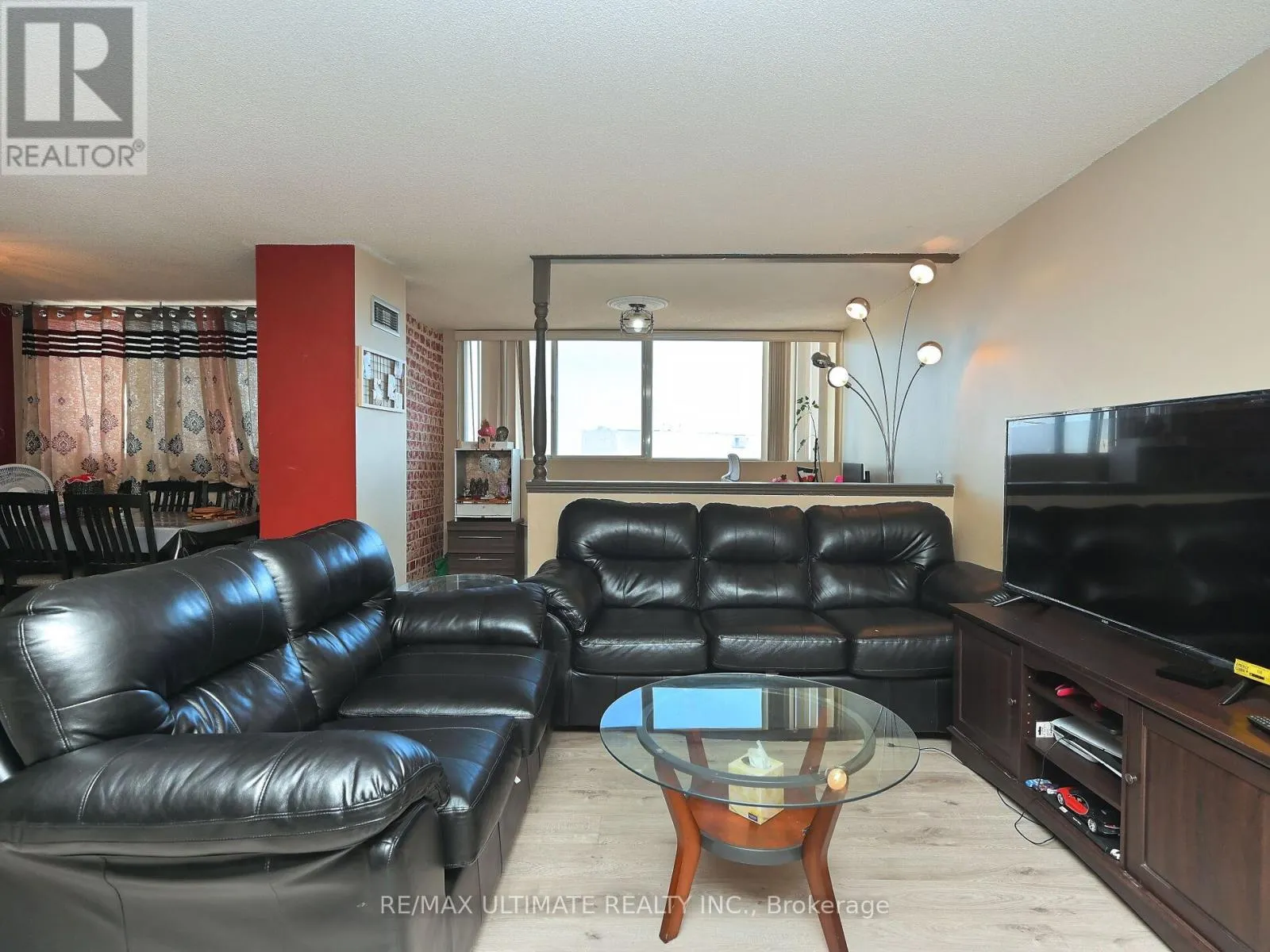 2101 - 3700 KANEFF CRESCENT