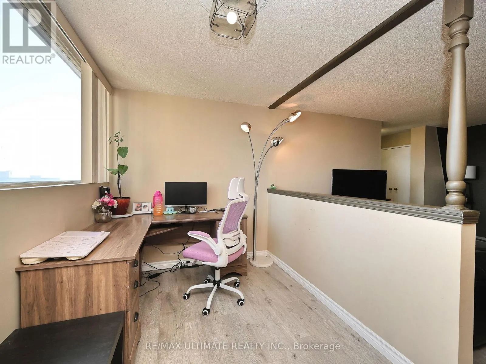 2101 - 3700 KANEFF CRESCENT