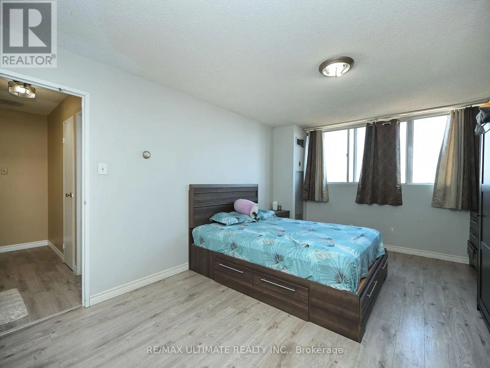 2101 - 3700 KANEFF CRESCENT