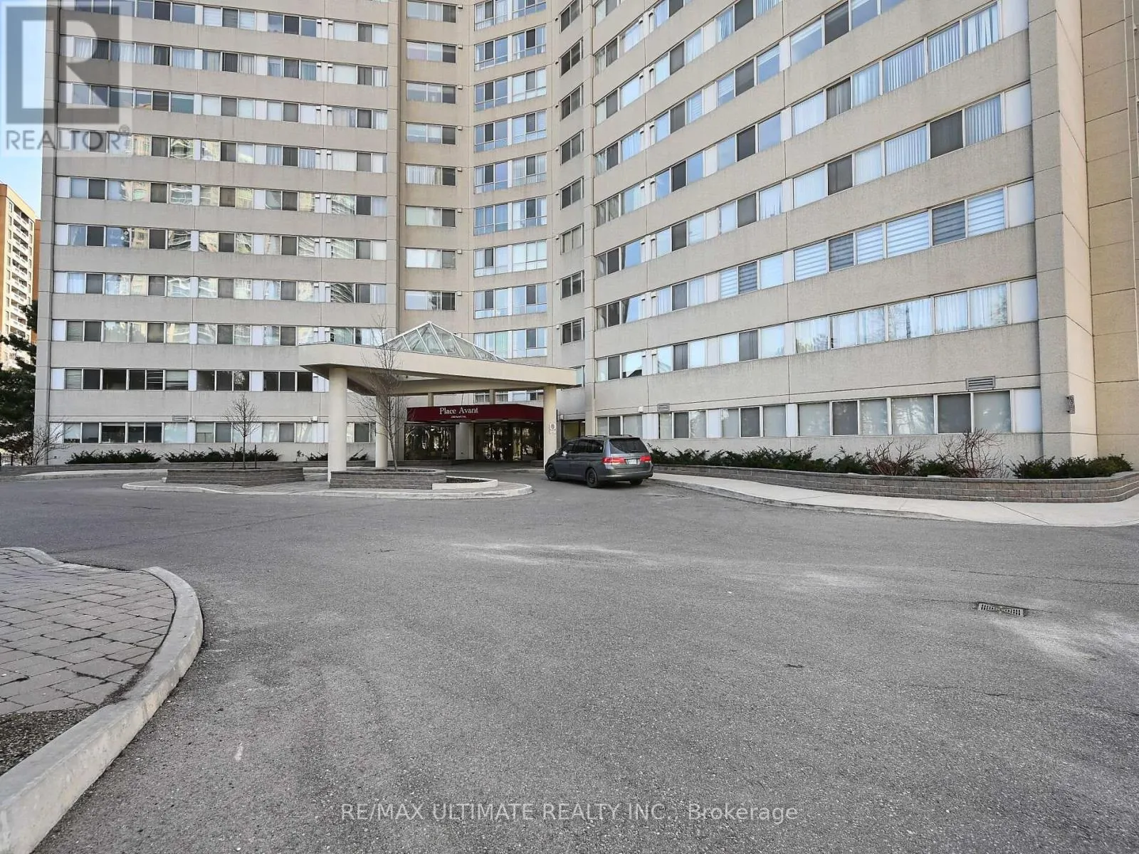 2101 - 3700 KANEFF CRESCENT