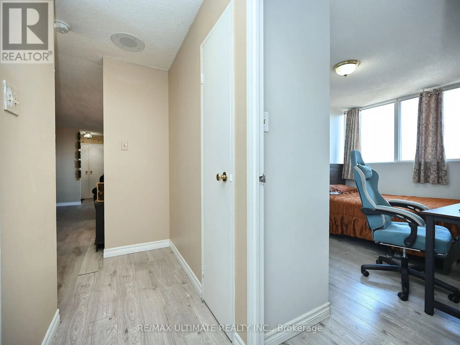 2101 - 3700 KANEFF CRESCENT