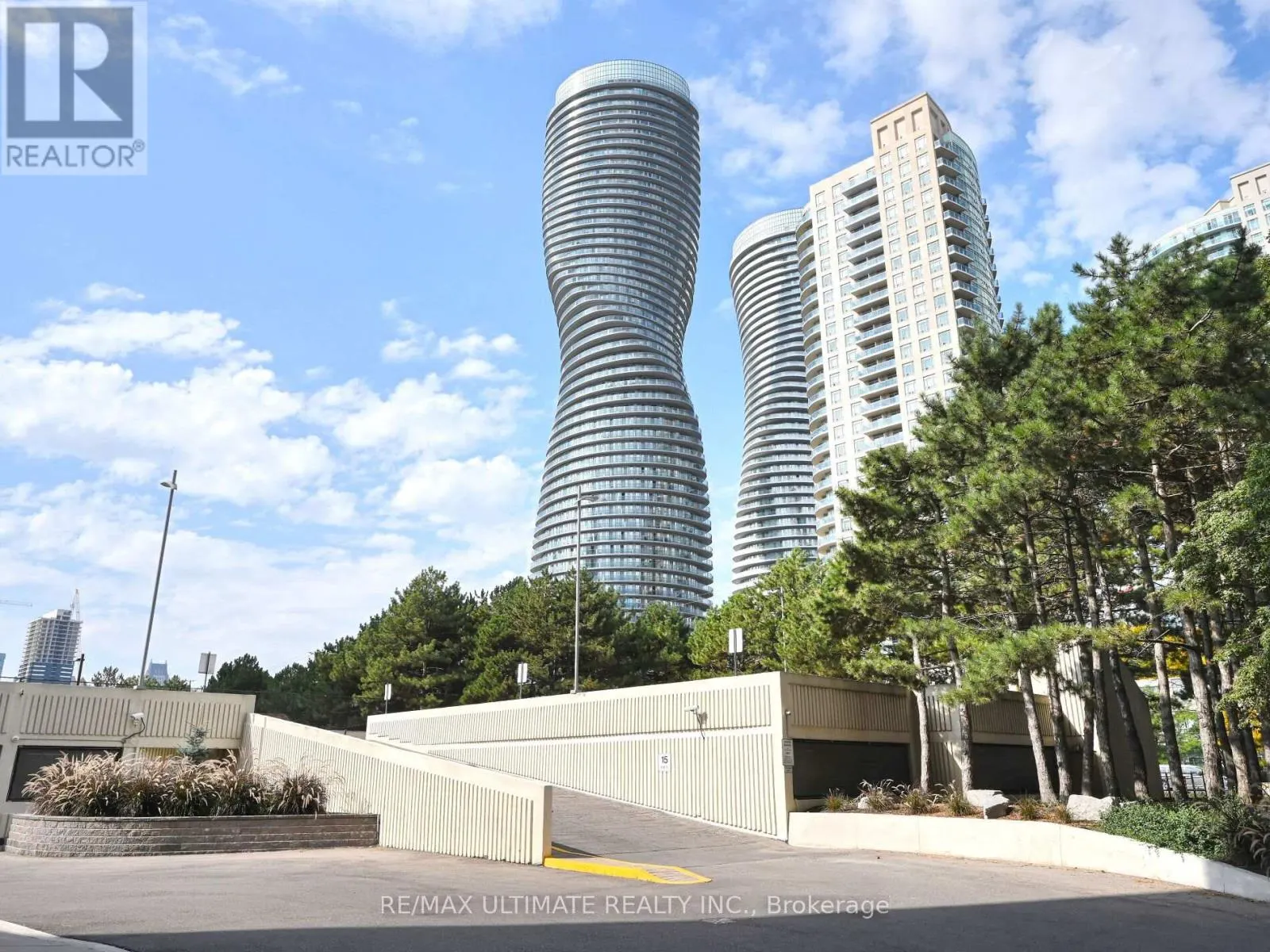 2101 - 3700 KANEFF CRESCENT