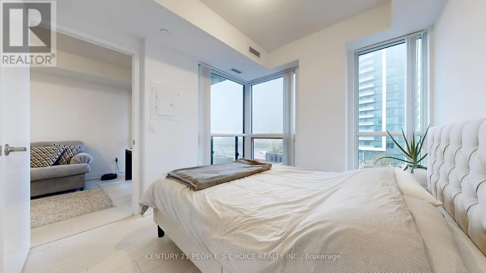 827 - 26 GIBBS ROAD