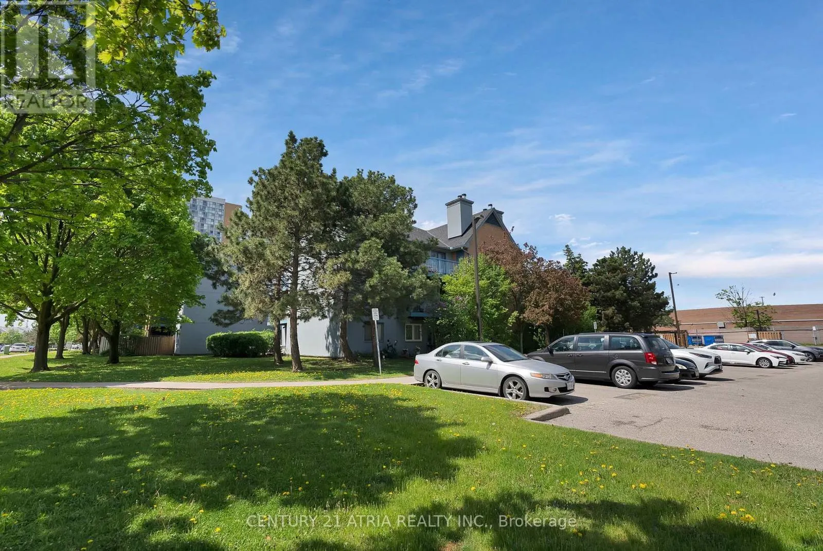 523 - 65 TRAILWOOD DRIVE