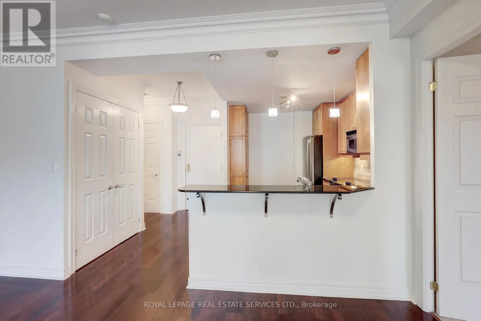 303 - 3085 BLOOR STREET W