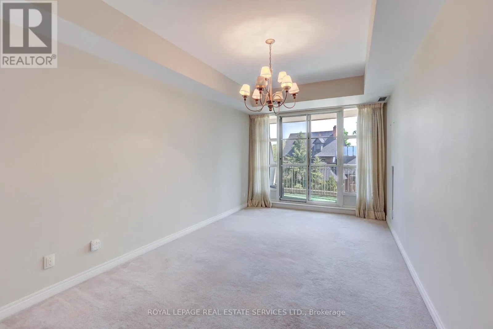 303 - 3085 BLOOR STREET W