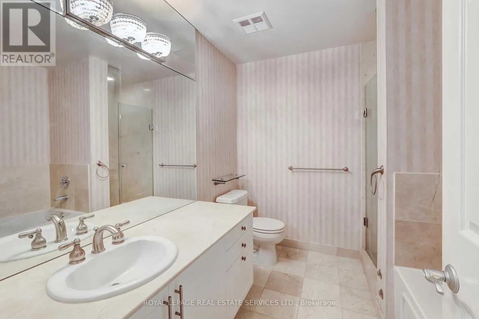 303 - 3085 BLOOR STREET W