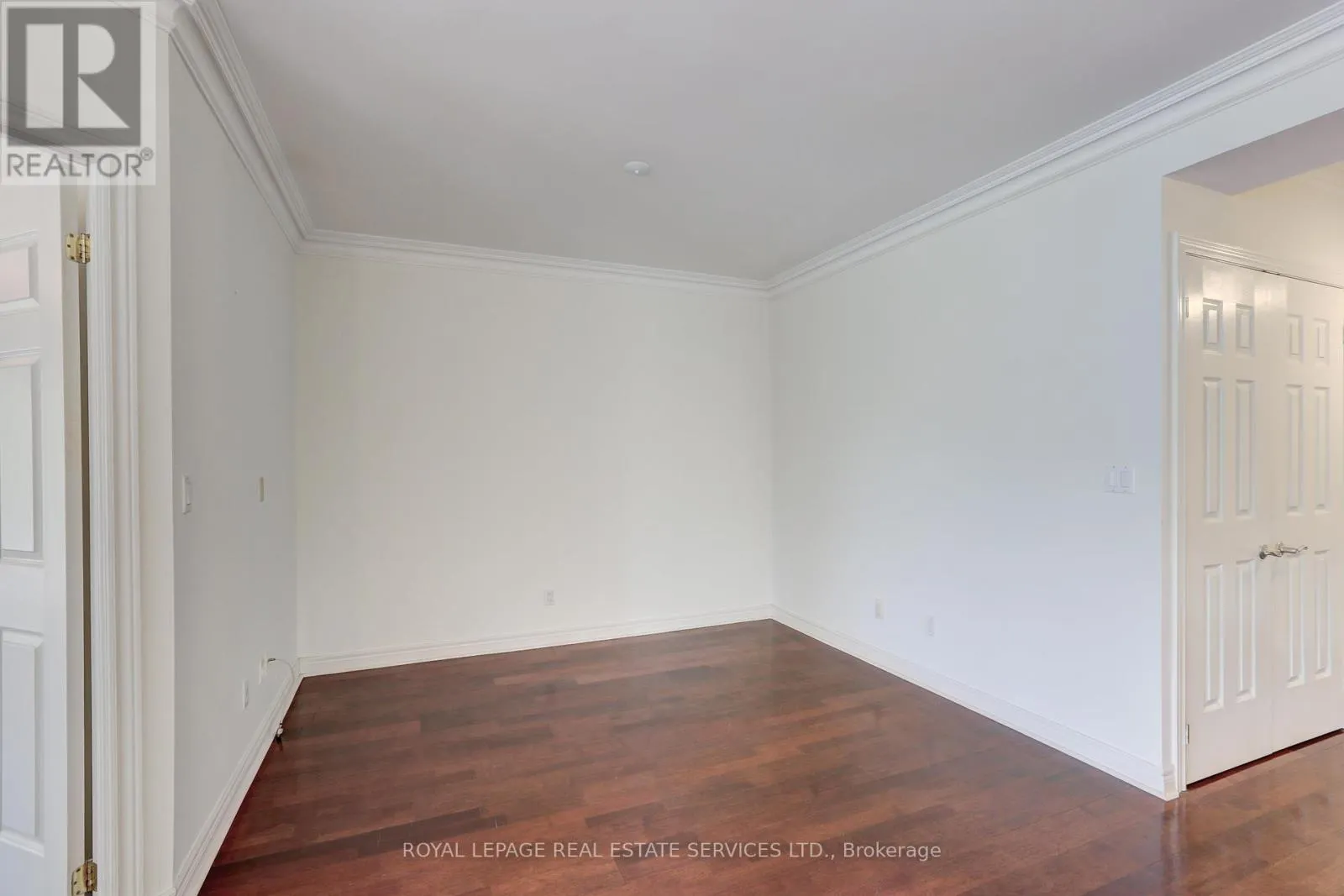 303 - 3085 BLOOR STREET W