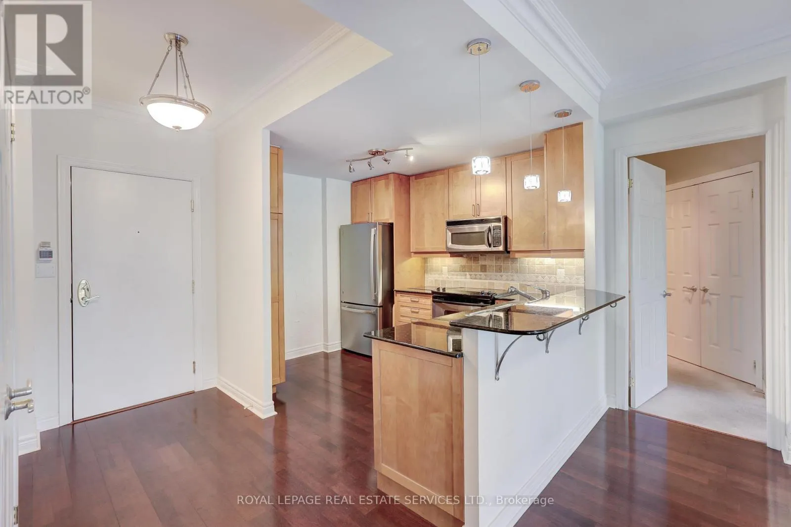 303 - 3085 BLOOR STREET W