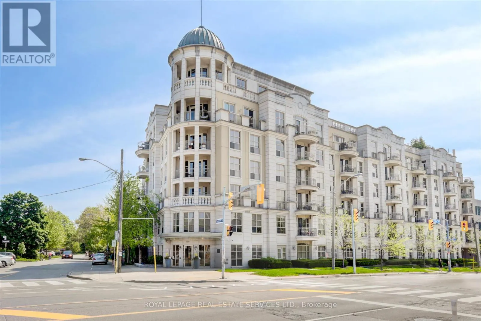303 - 3085 BLOOR STREET W