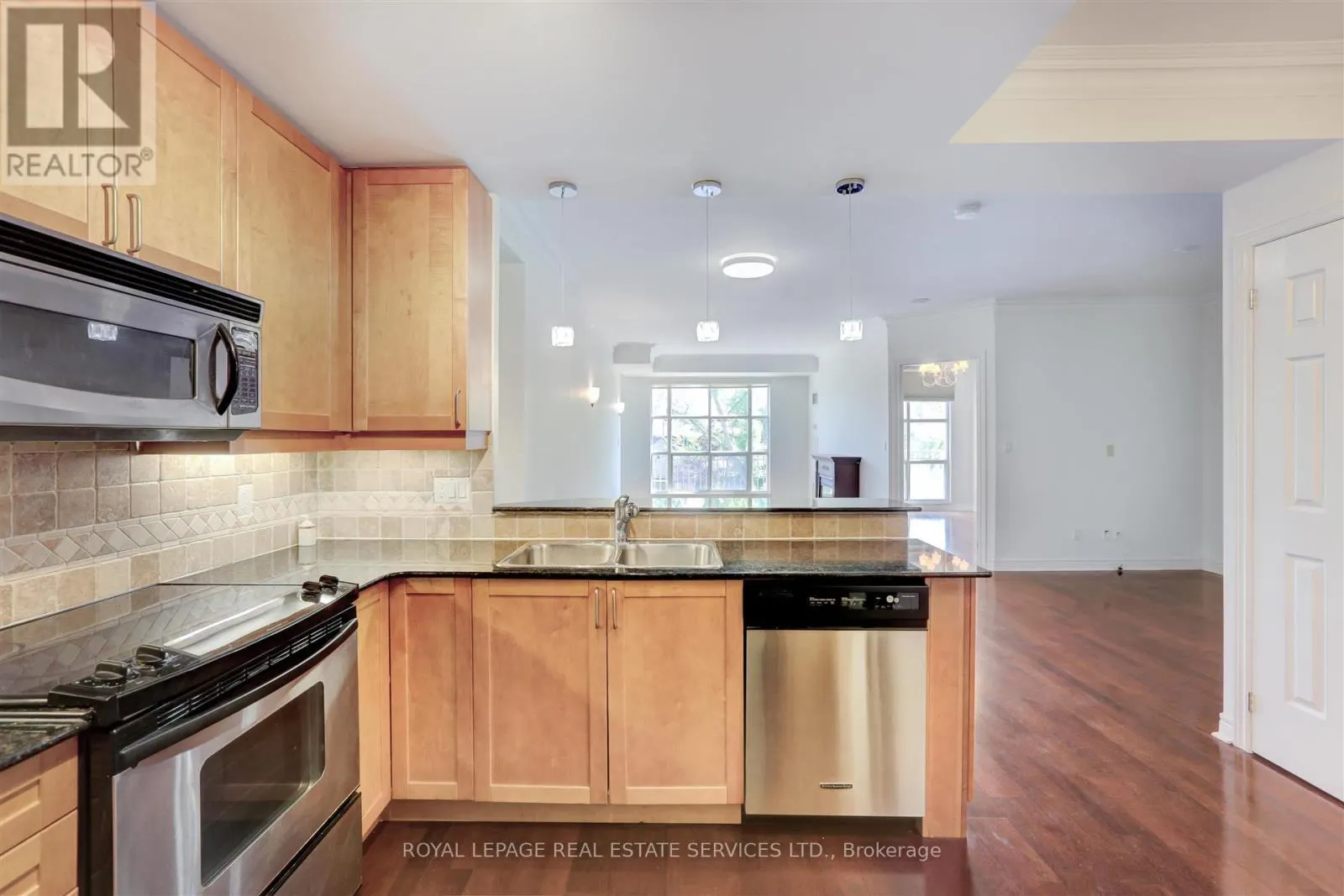 303 - 3085 BLOOR STREET W