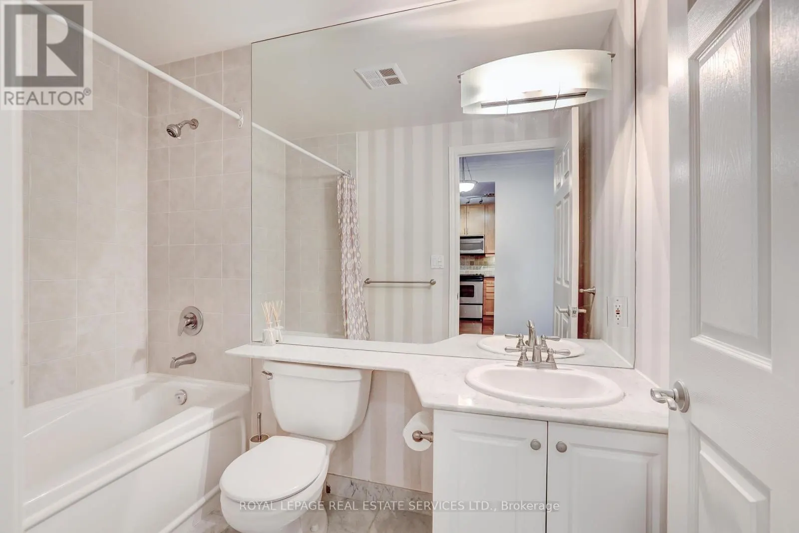 303 - 3085 BLOOR STREET W
