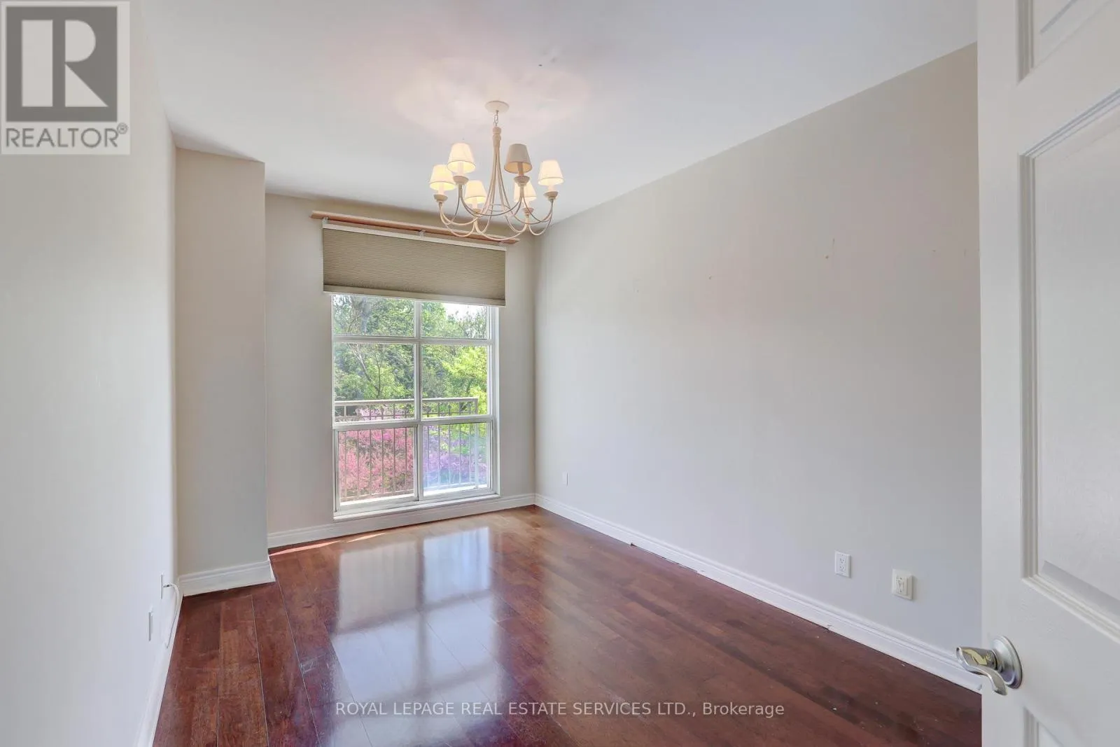 303 - 3085 BLOOR STREET W