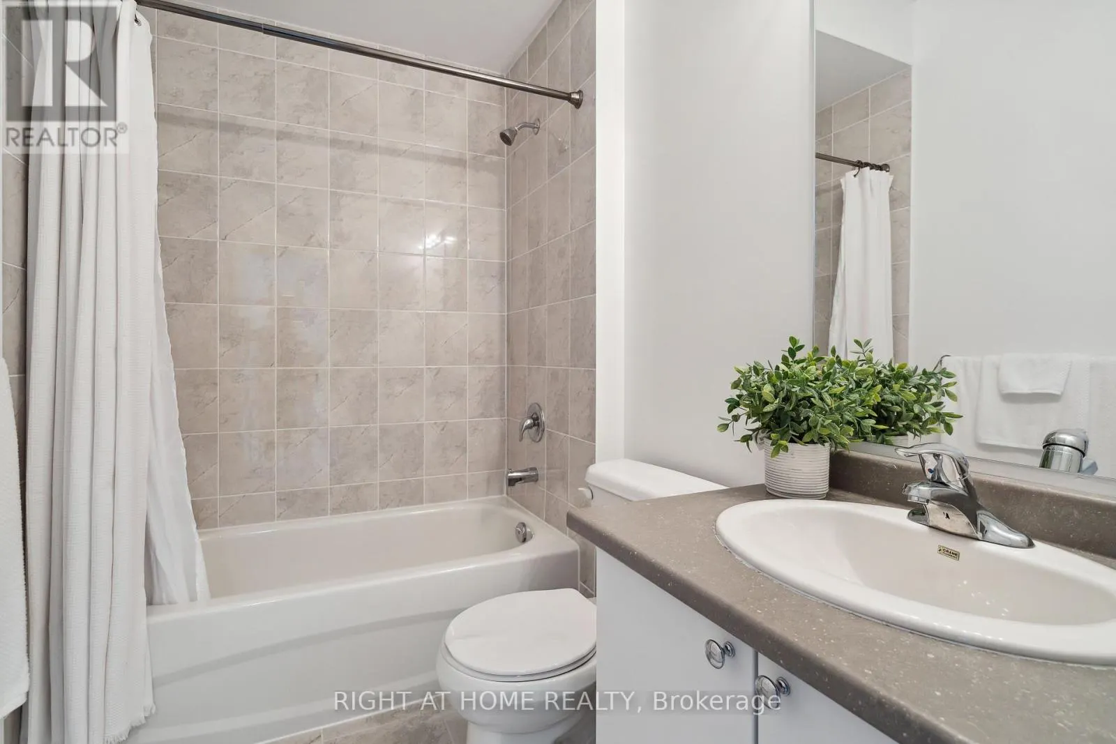 2495 LITTLEFIELD CRESCENT