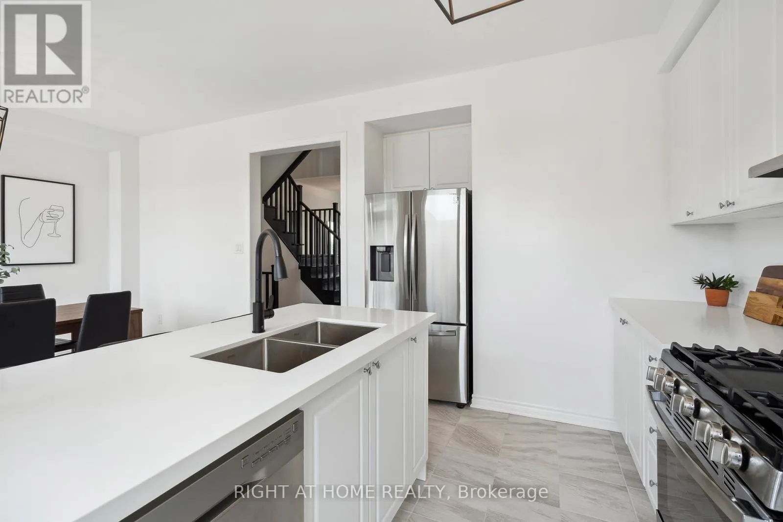 2495 LITTLEFIELD CRESCENT