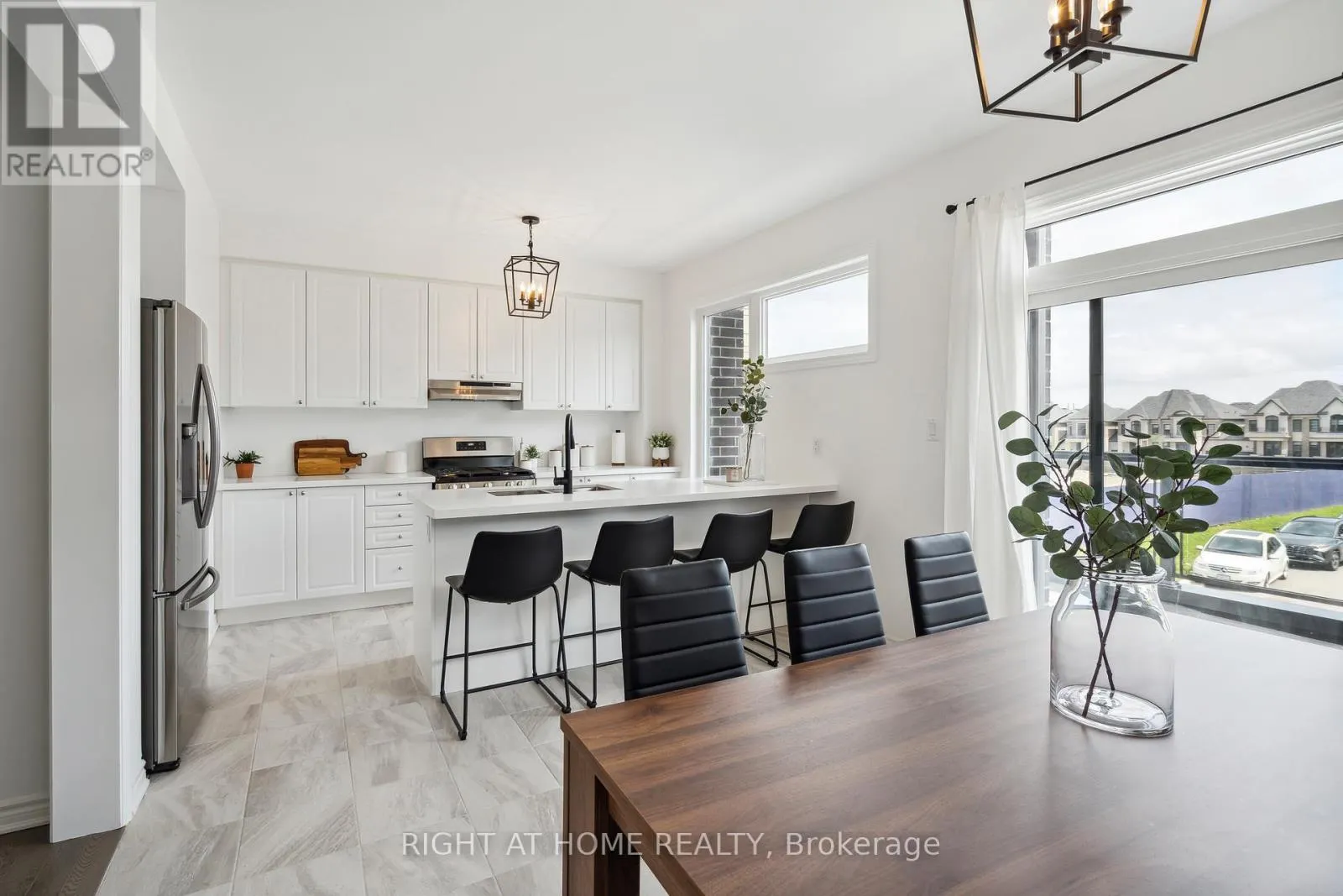 2495 LITTLEFIELD CRESCENT
