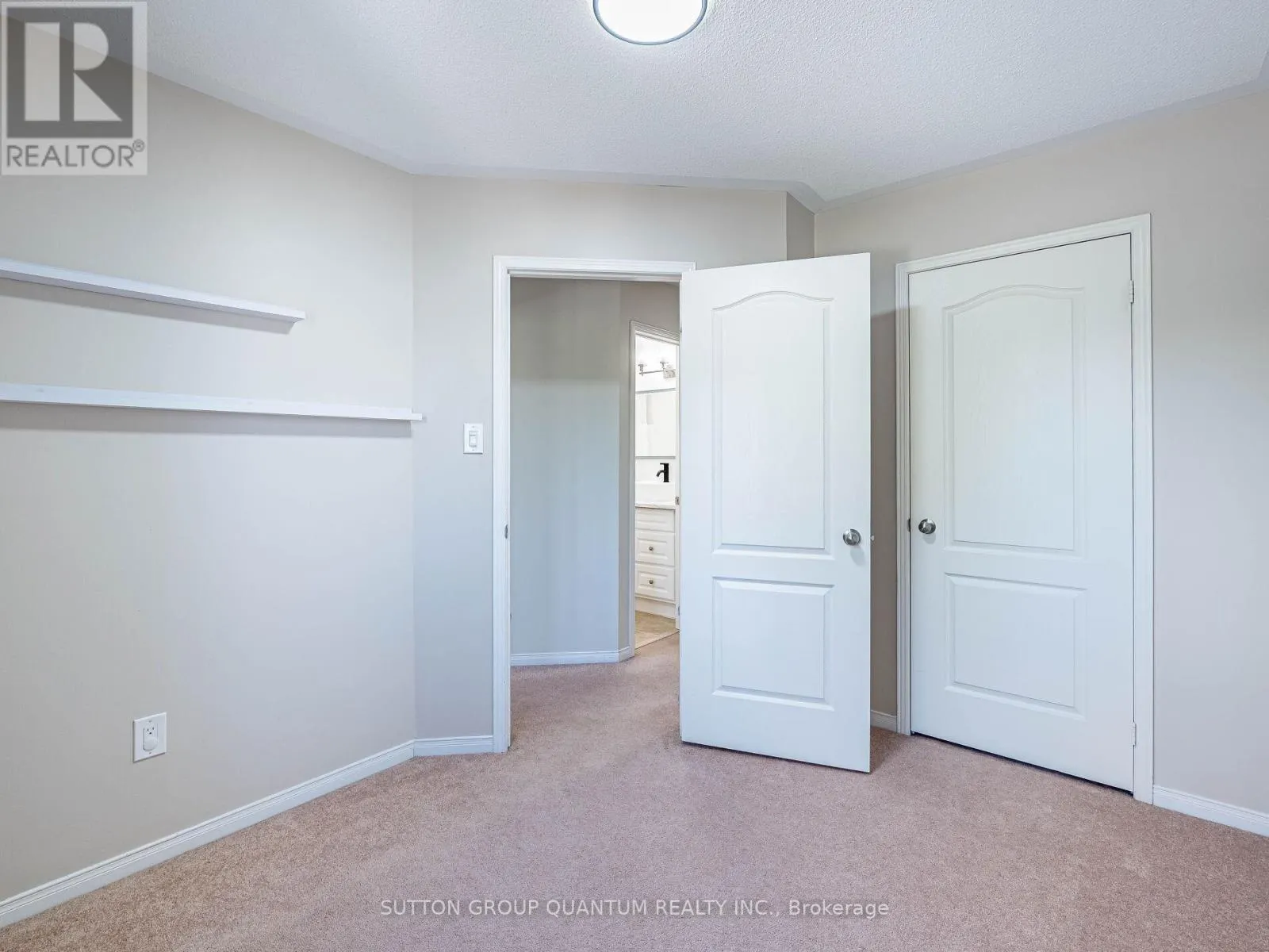 53 WOODCOTE CRESCENT