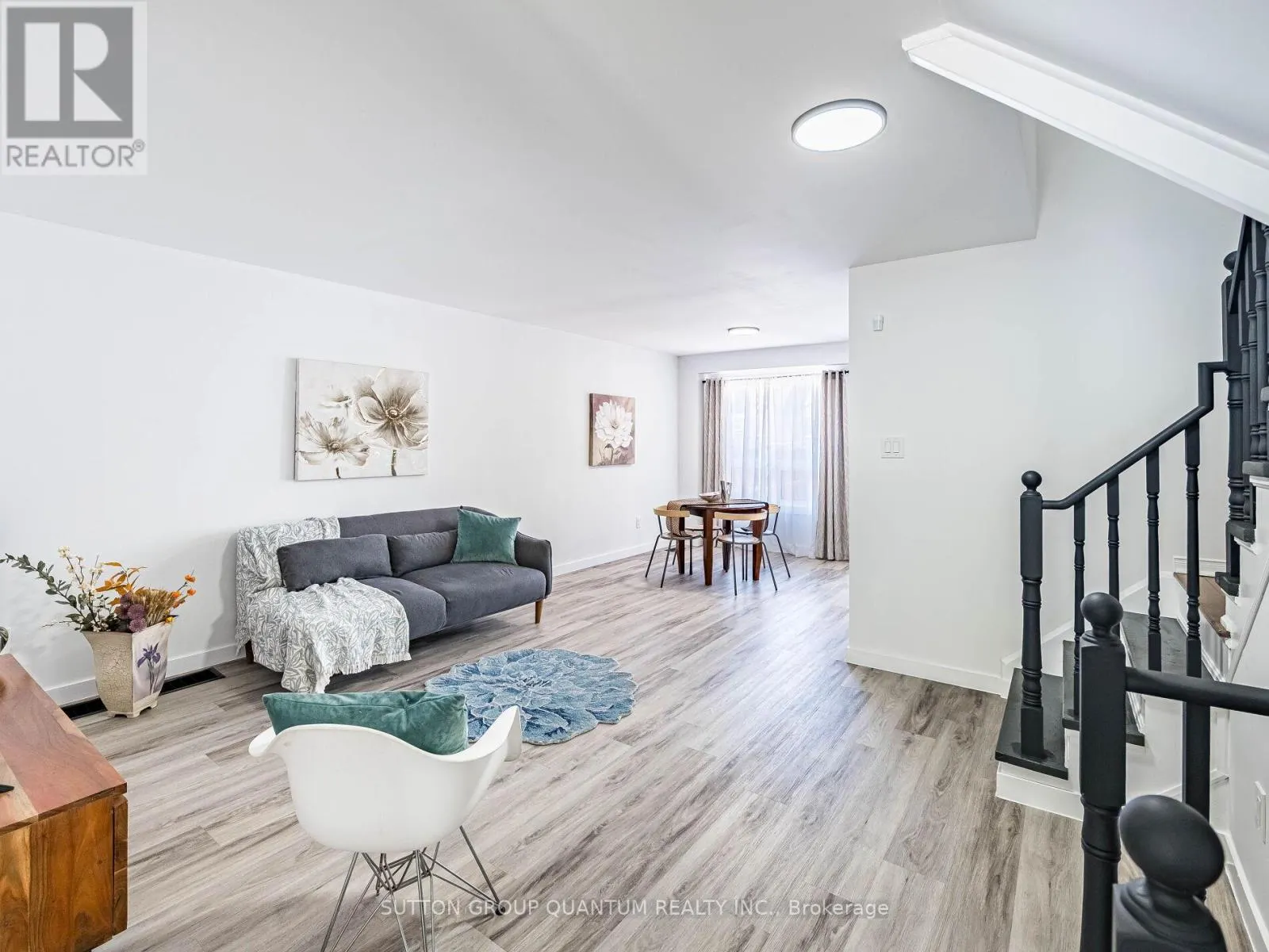 53 WOODCOTE CRESCENT