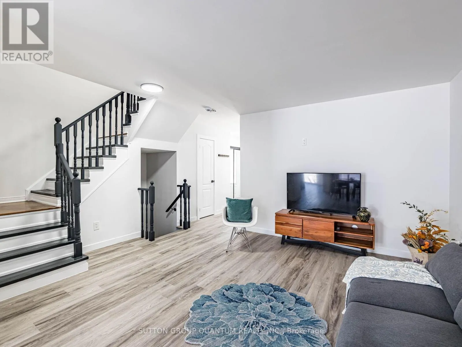 53 WOODCOTE CRESCENT