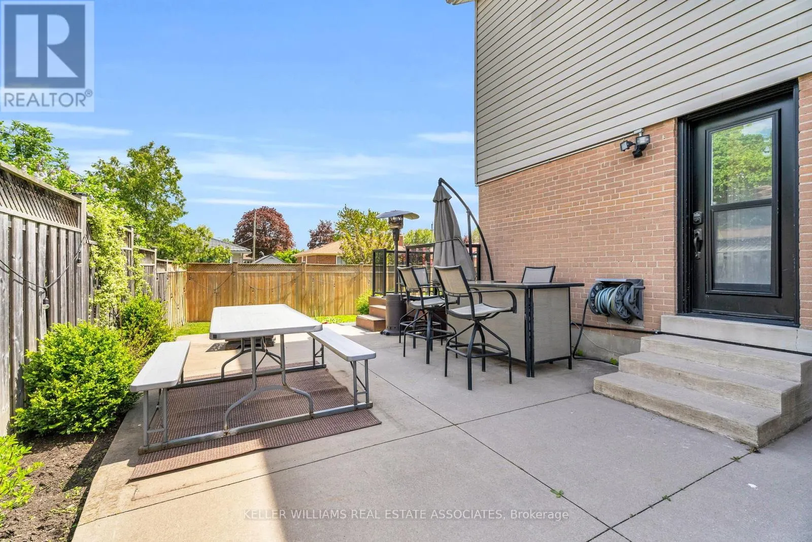 21 BAIRSTOW CRESCENT