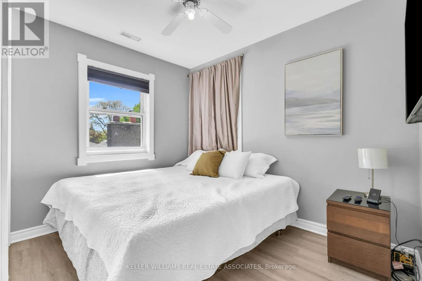 21 BAIRSTOW CRESCENT
