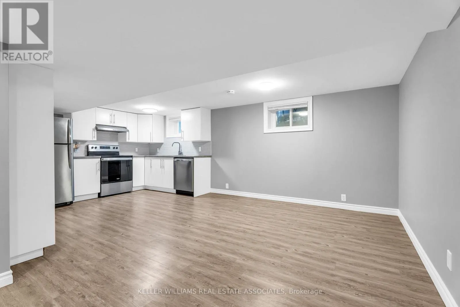 21 BAIRSTOW CRESCENT