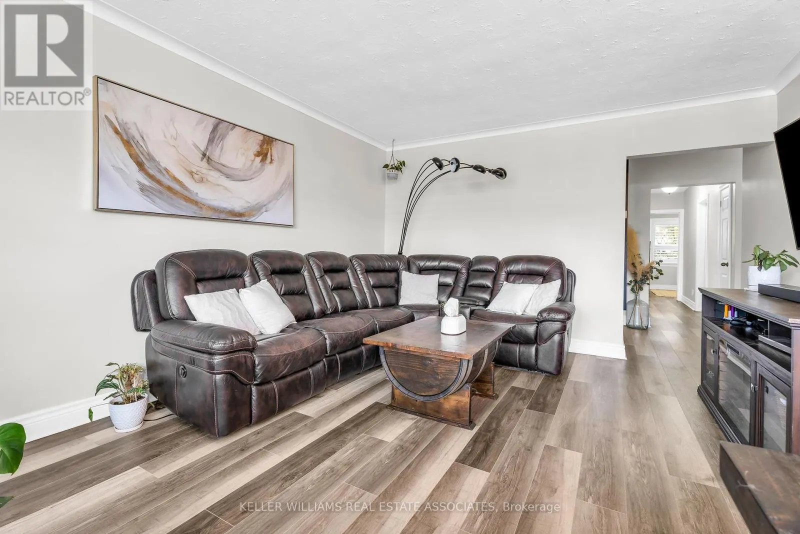 21 BAIRSTOW CRESCENT
