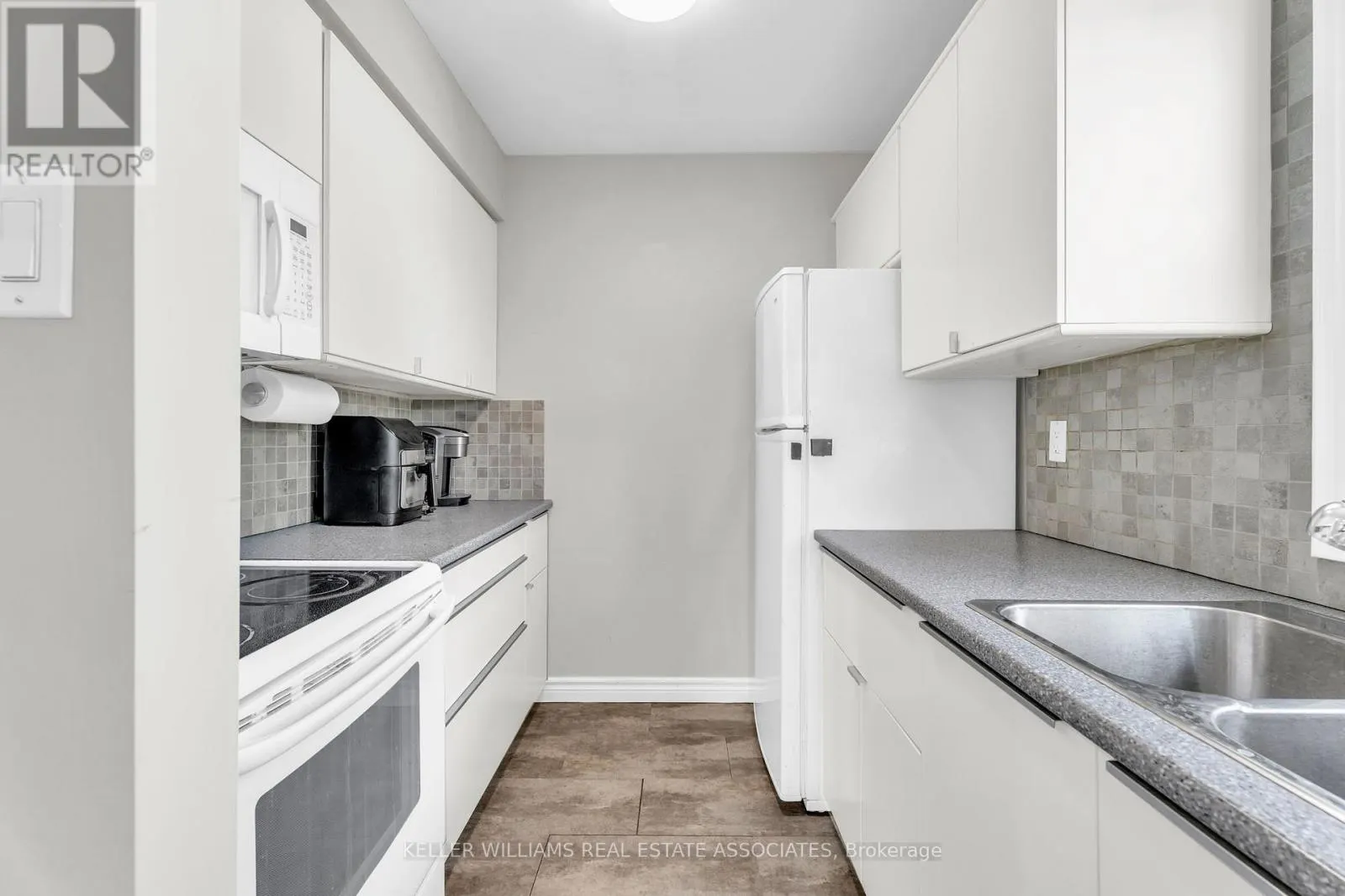 21 BAIRSTOW CRESCENT