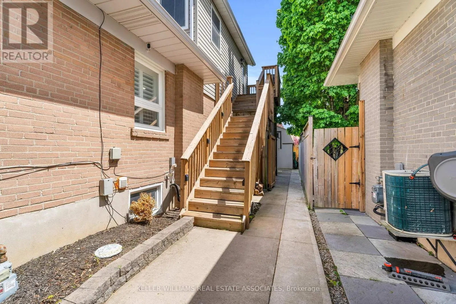 21 BAIRSTOW CRESCENT
