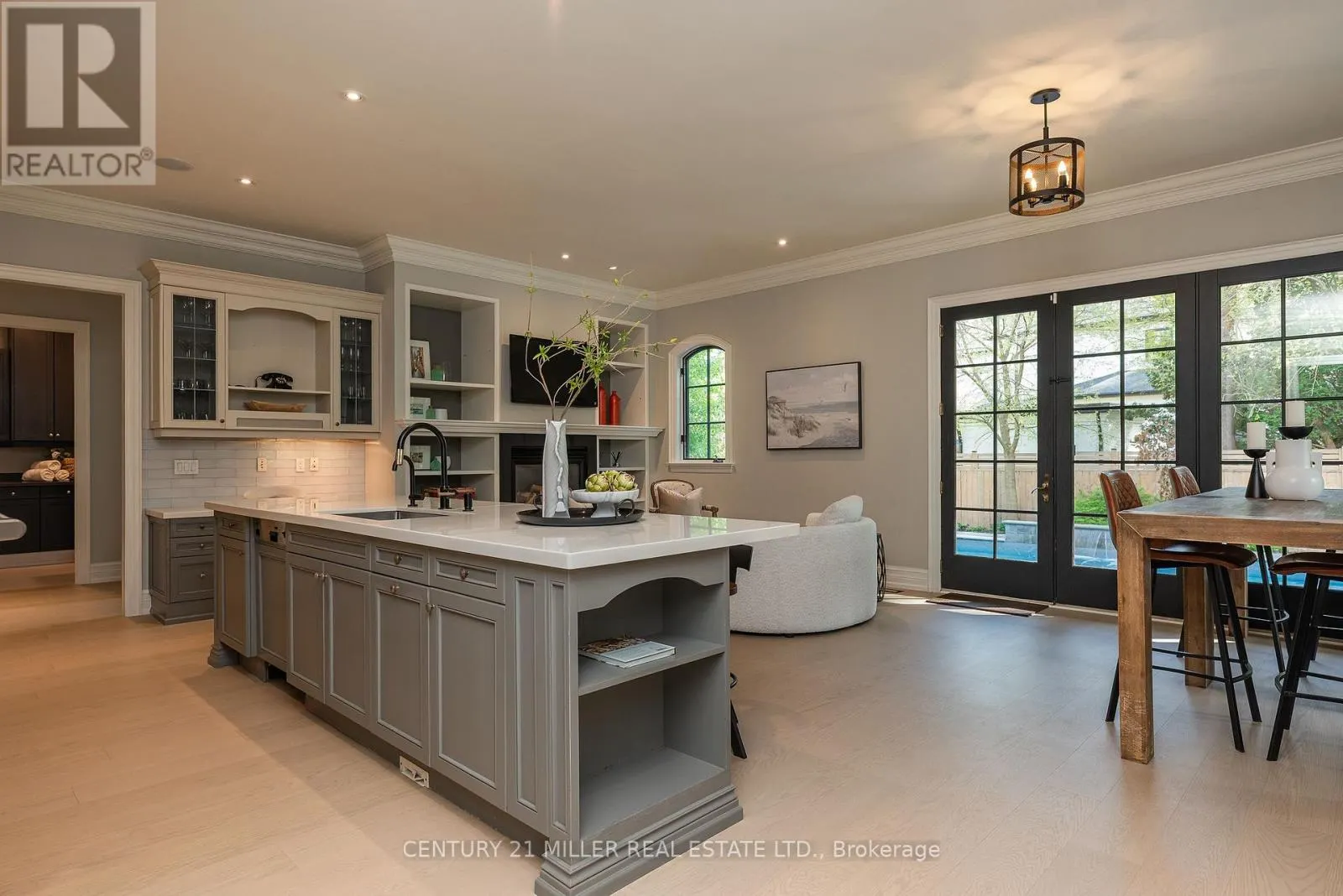 370 POPLAR DRIVE