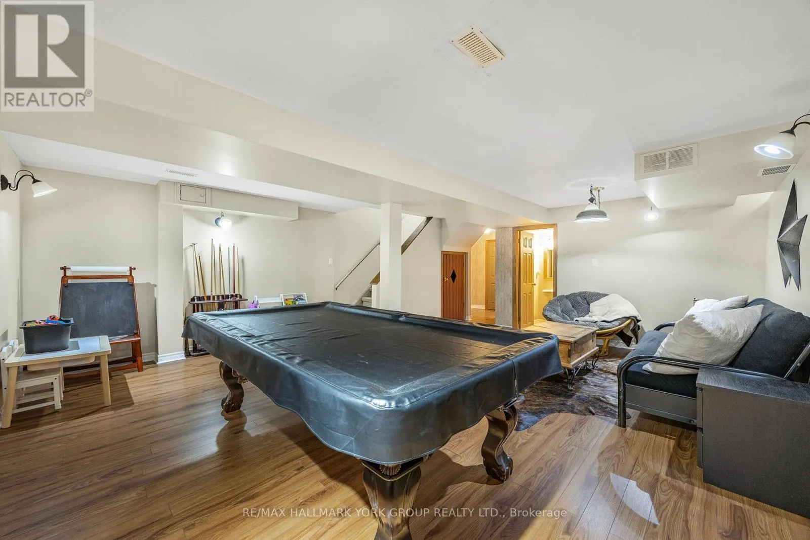 215 BEECHFIELD CRESCENT