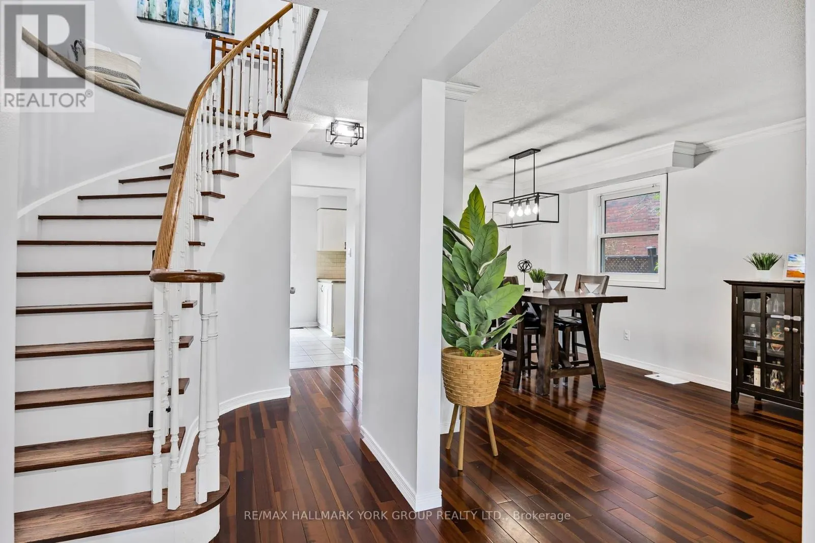 215 BEECHFIELD CRESCENT