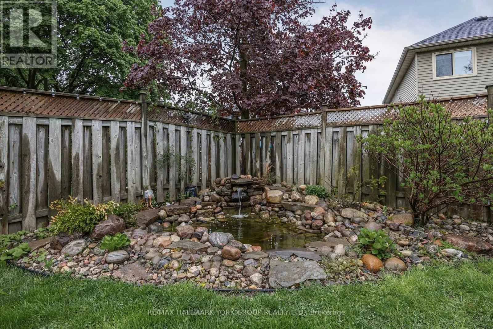 215 BEECHFIELD CRESCENT