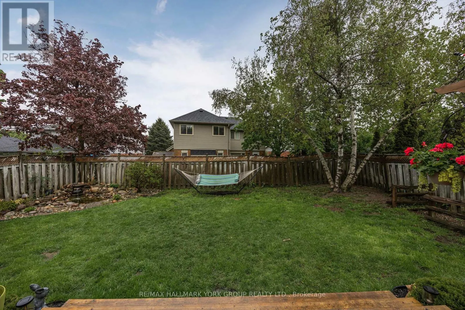 215 BEECHFIELD CRESCENT