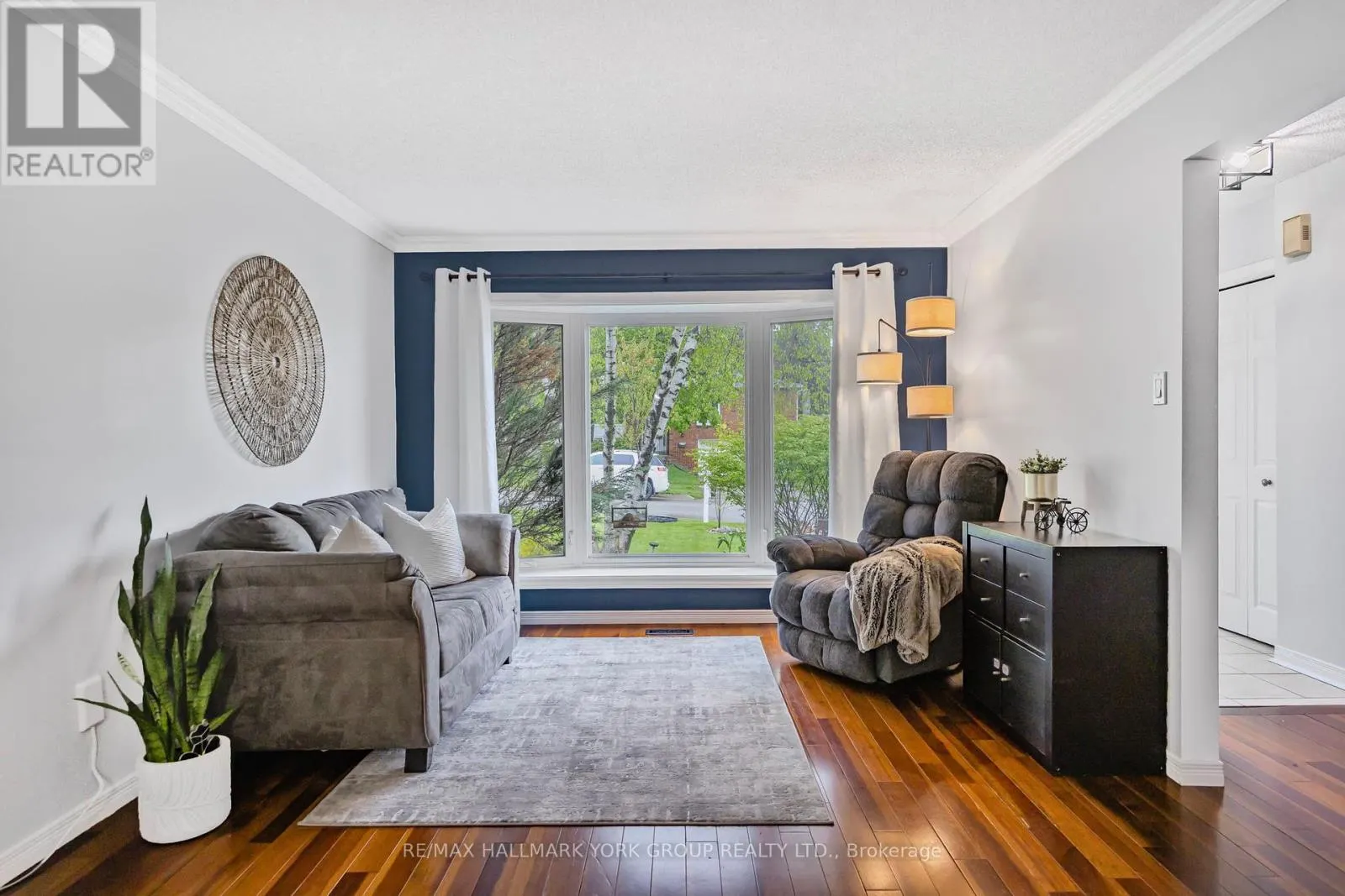215 BEECHFIELD CRESCENT