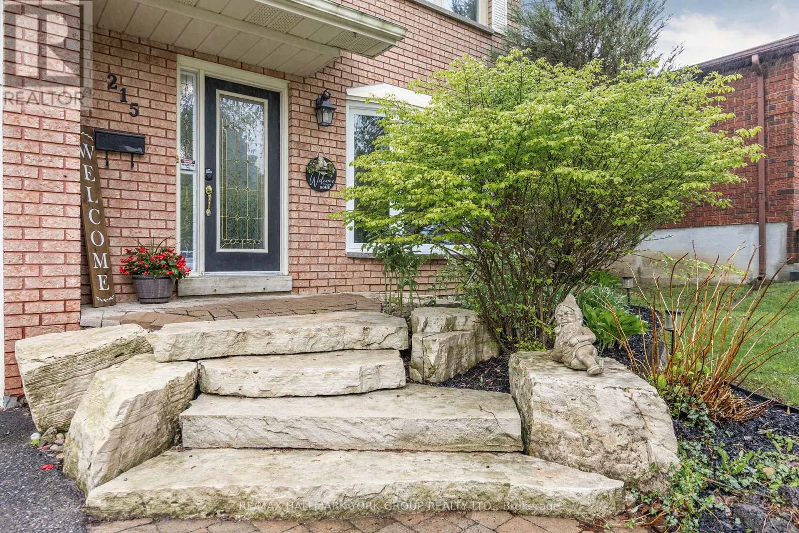 215 BEECHFIELD CRESCENT