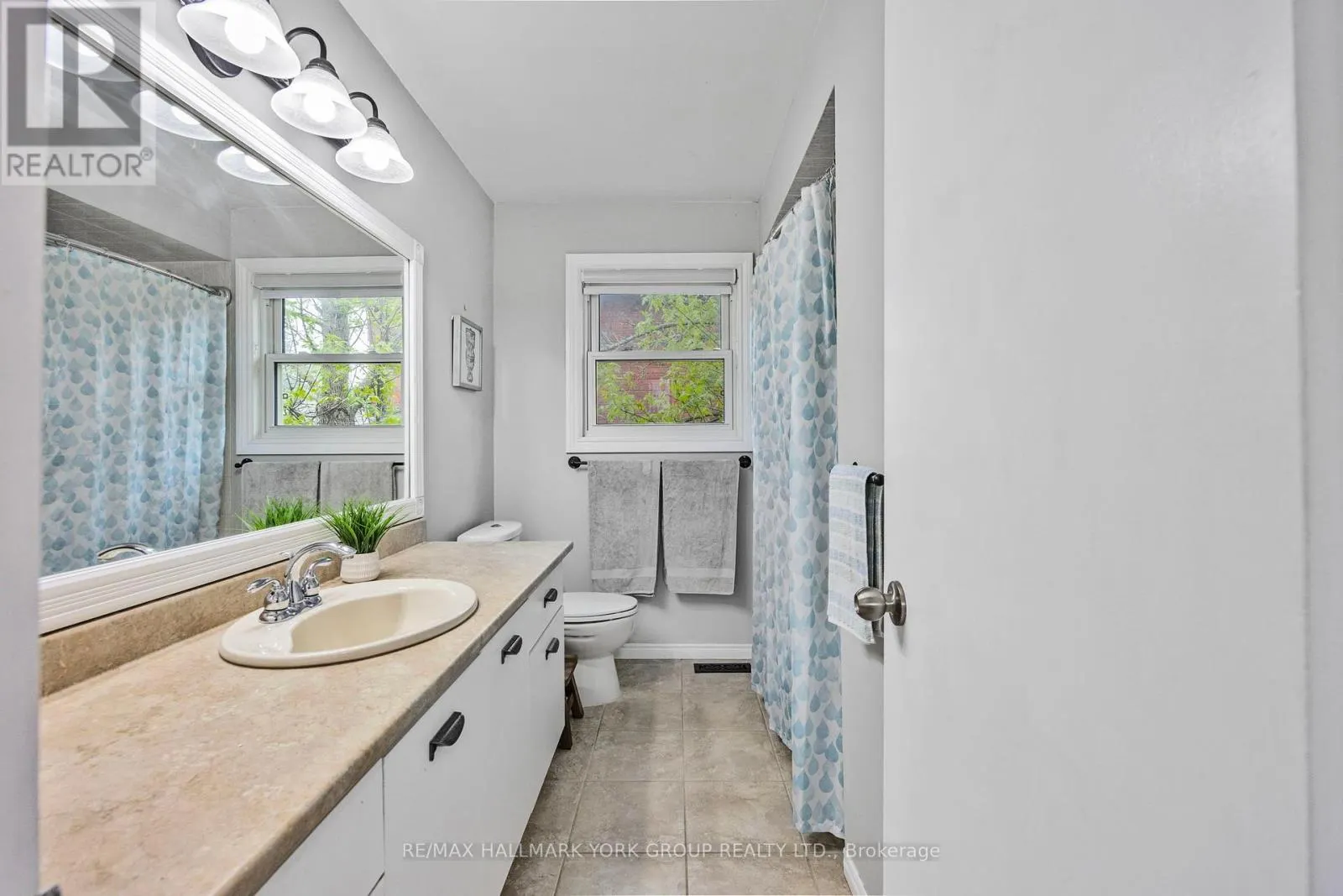 215 BEECHFIELD CRESCENT