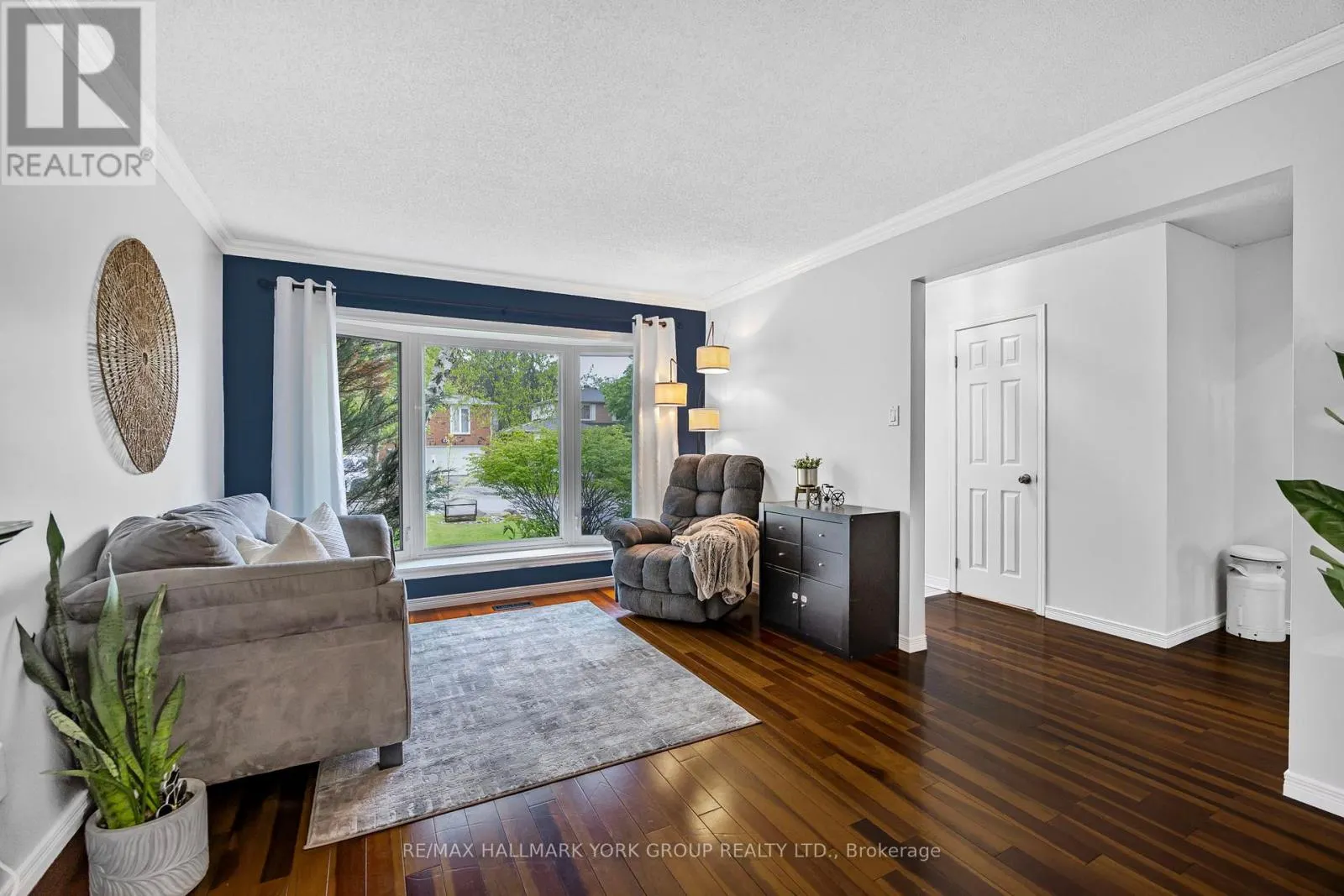 215 BEECHFIELD CRESCENT
