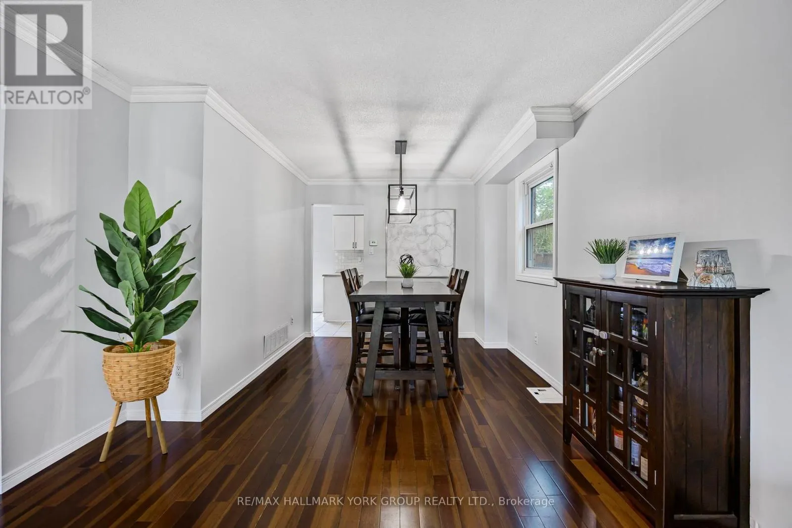 215 BEECHFIELD CRESCENT