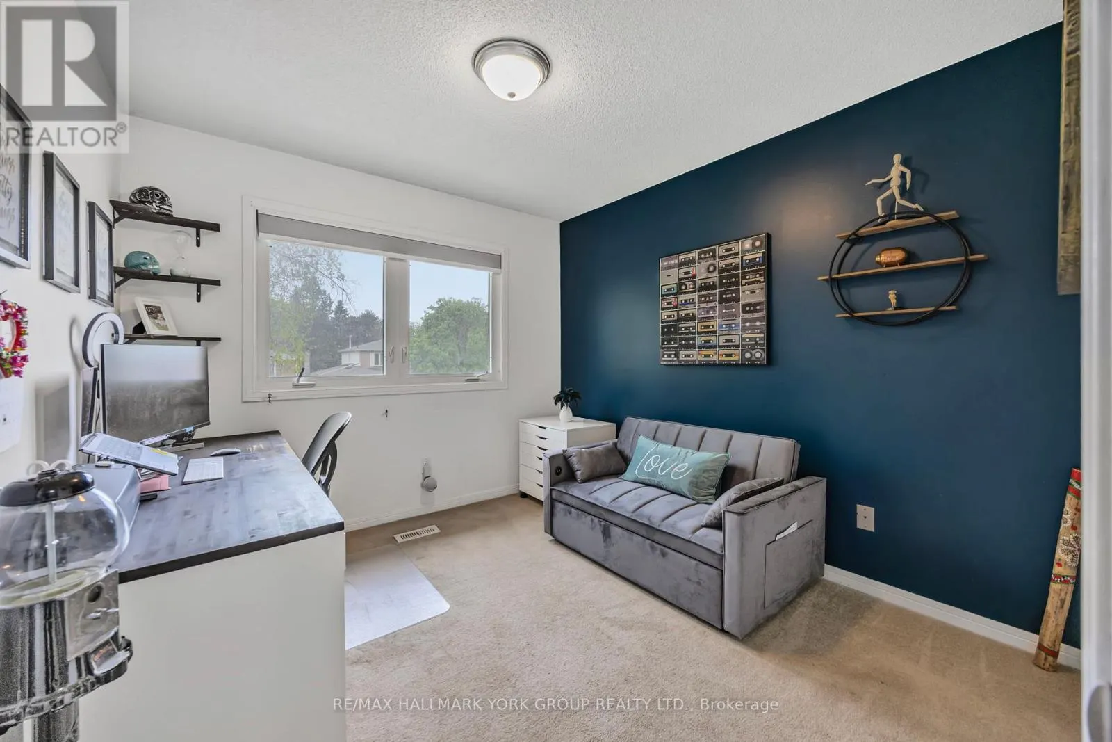 215 BEECHFIELD CRESCENT