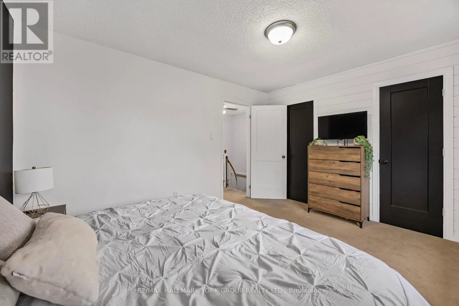 215 BEECHFIELD CRESCENT