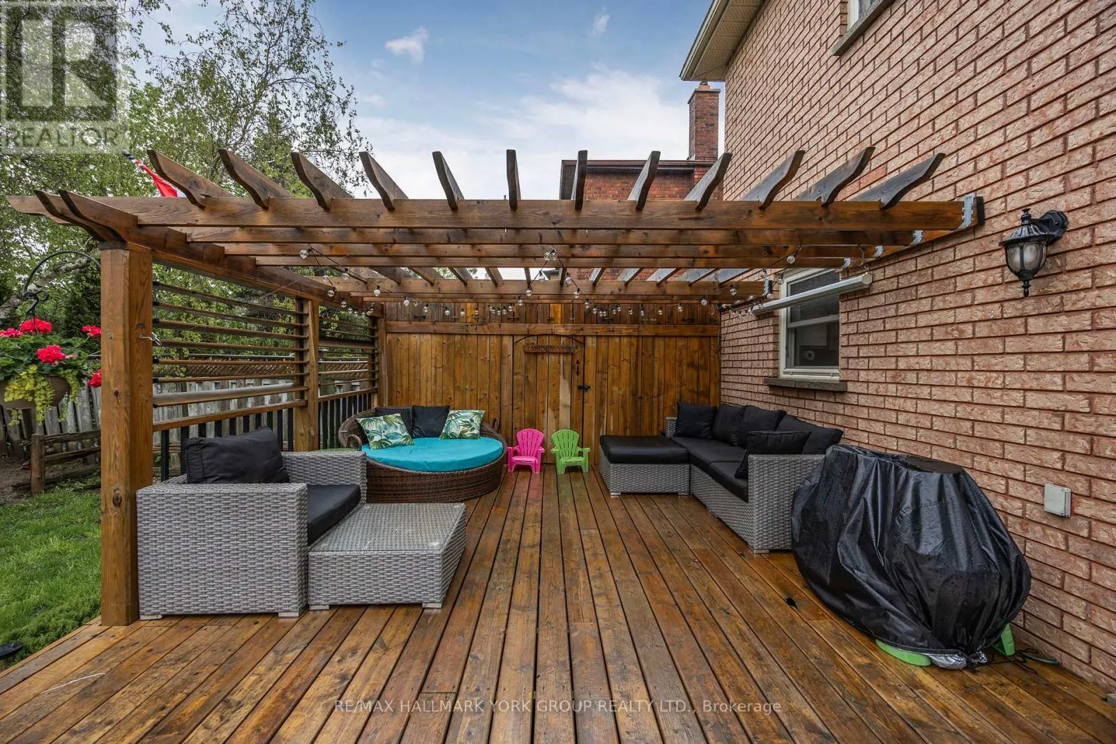 215 BEECHFIELD CRESCENT