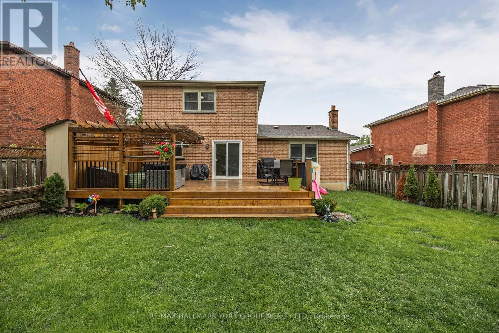 215 BEECHFIELD CRESCENT