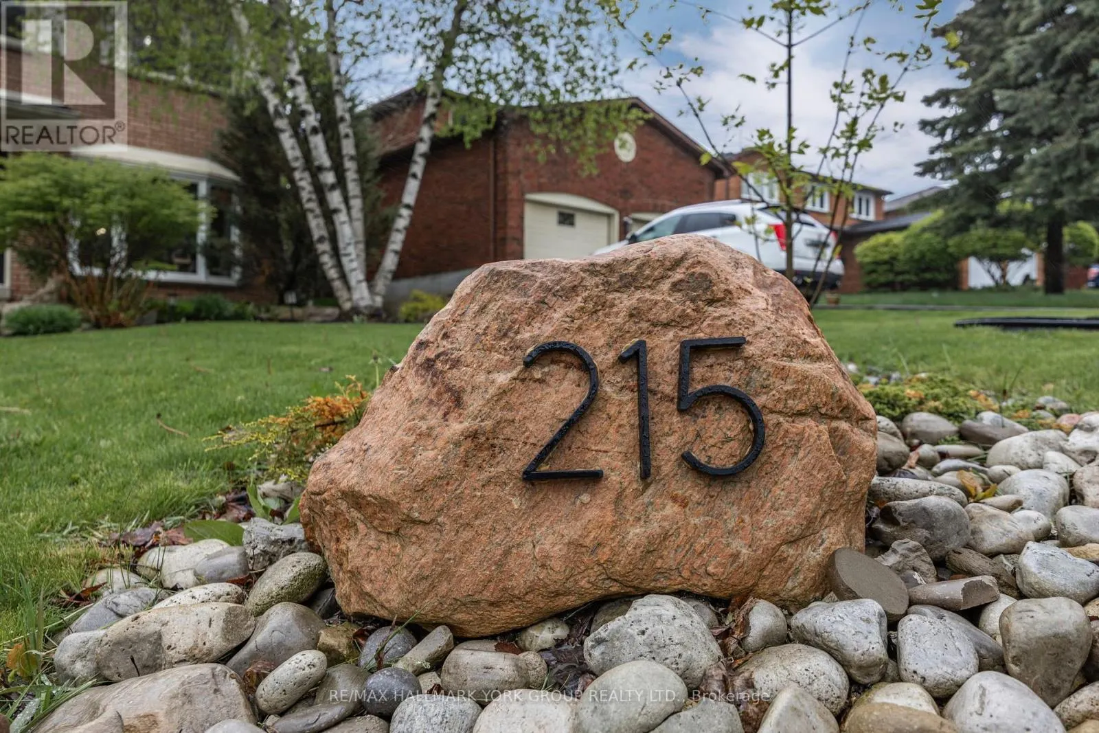 215 BEECHFIELD CRESCENT